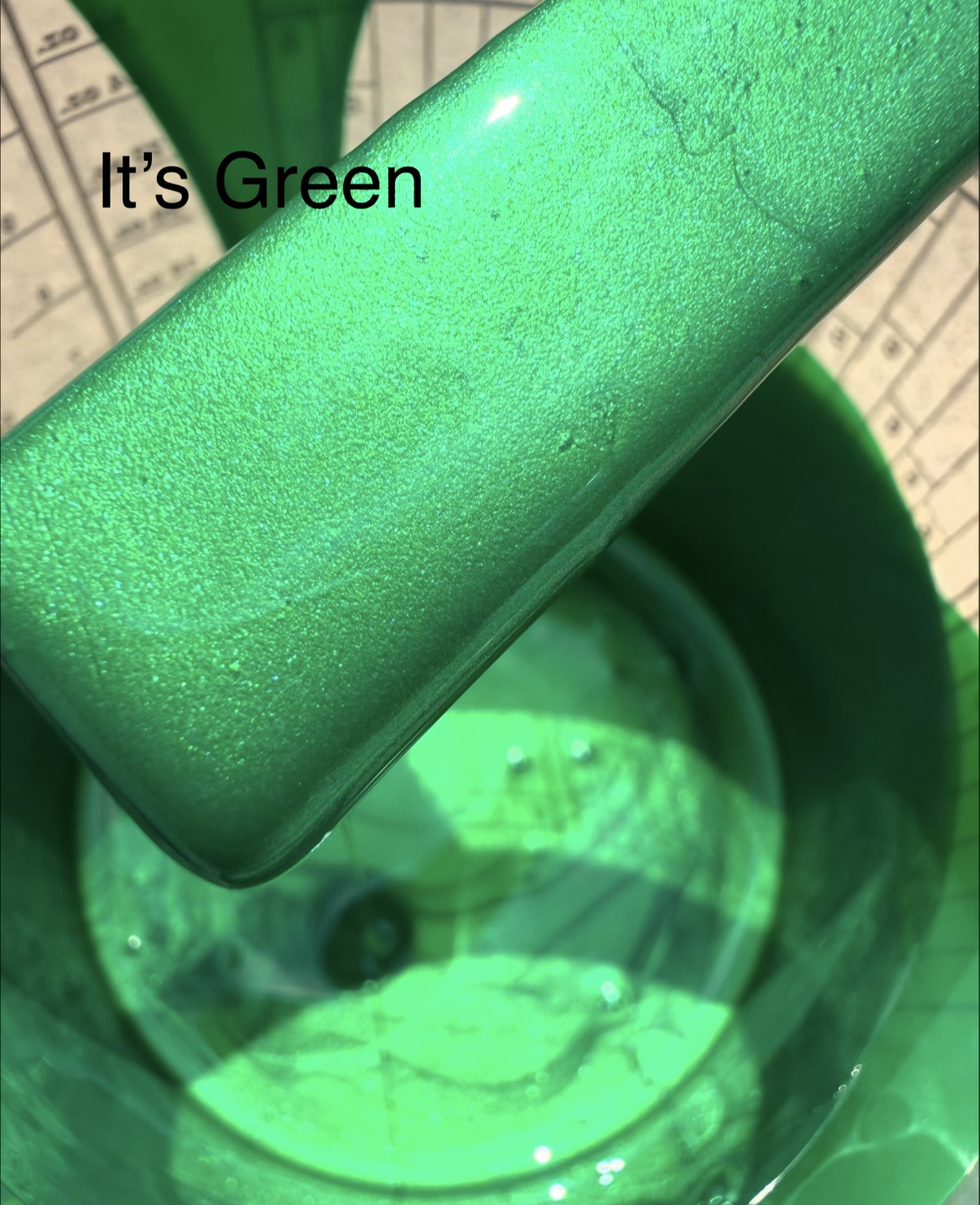 IT’S GREEN PEARL REVOLUTIONARY COLORS