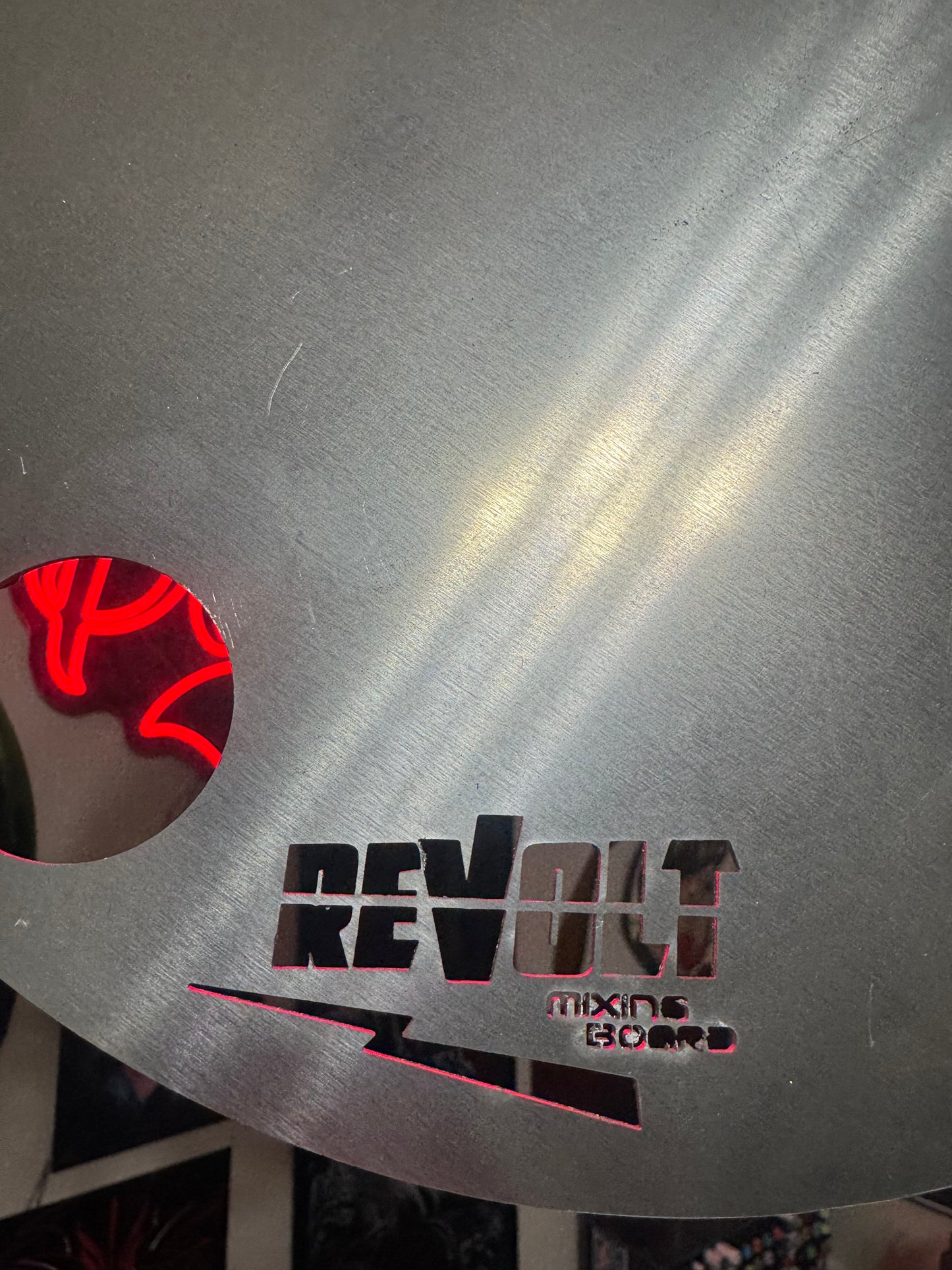 Revolt Metal Round Mixing Board
